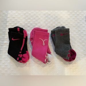 WOMEN’S NIKE ELITE SOCKS PACK OF 3 ASSORTED COLORS AS FEATURED
